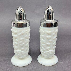 Vtg Westmoreland Paneled Grape Milk Glass Salt Pepper Shakers Farmhouse Retro